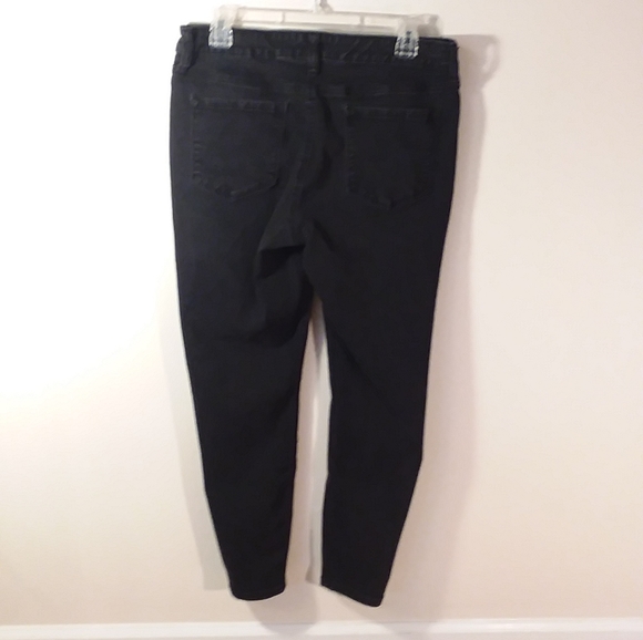 I156, Crown and Ivy, size10r, skinny jeans. - Picture 2 of 8